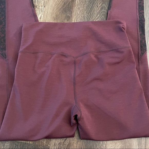 NEW SWEATY BETTY SUPER SCULPT FULL LENGTH LEGGINGS IN RED WITH ROSE DETAILING - Picture 5 of 6